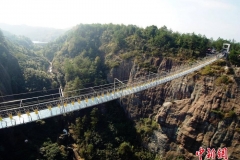 china-yoga-glass-bridge-123456789