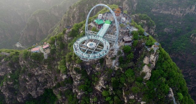 World’s Largest Glass-Bottom Viewing Platform