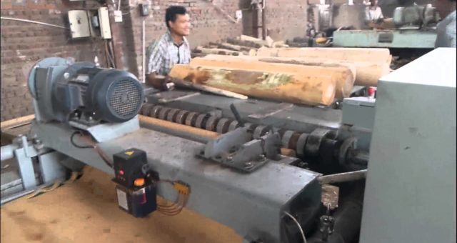 Veneer Peeling Machine